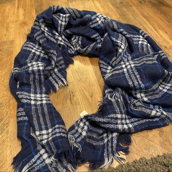 Charming Charlie Blue Blanket Scarf - Picture 2 of 3